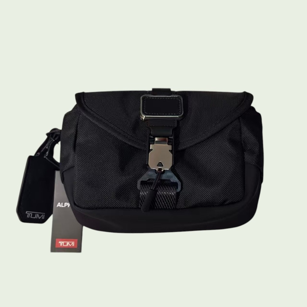🌺 Tumi Bravo Series Flap Crossbody Bag